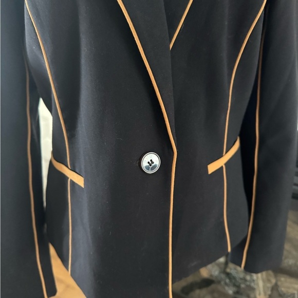 Nine West Black Tailored Blazer. Ptp 19” lenght 22” - Picture 3 of 7